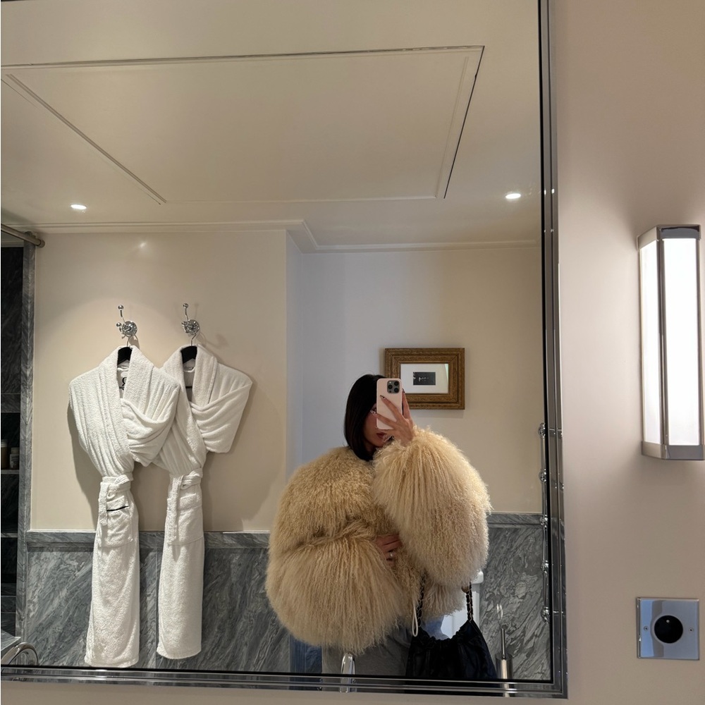 The Attico Cropped Shearling Jacket (36) - Picture 13 of 15